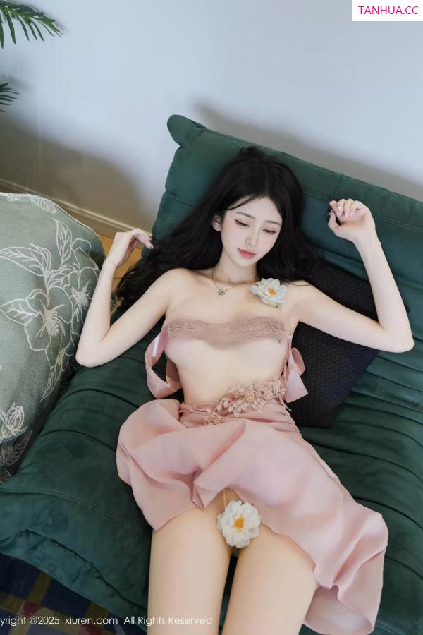   [XiuRen]高清写真图 2025.07.14 No.10545 白小蝶 粉色连衣短第43张图片